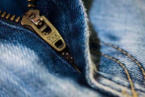 Фурнитура для джинсов как важный фактор комфорта и эстетичности вещей фото